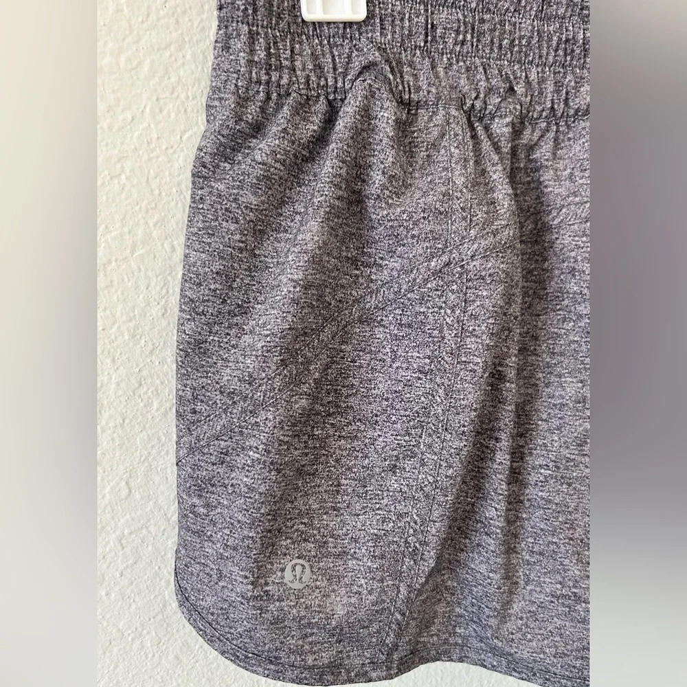 Lululemon Tracker Short V *4" Heather Lux Multi‎ Black SZ 10 - Picture 5 of 8